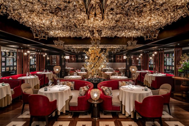 ブラッセリーワンの広いダイニングエリア