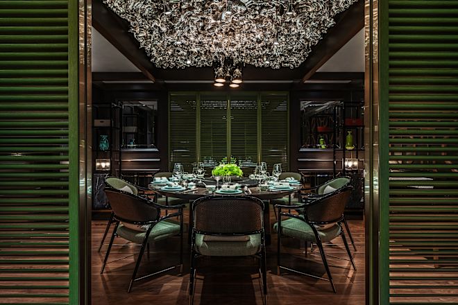 ホックローのダイニングテーブル