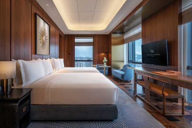 クイーンサイズベッド2台、ハイビジョンテレビを備えたシティビューの客室