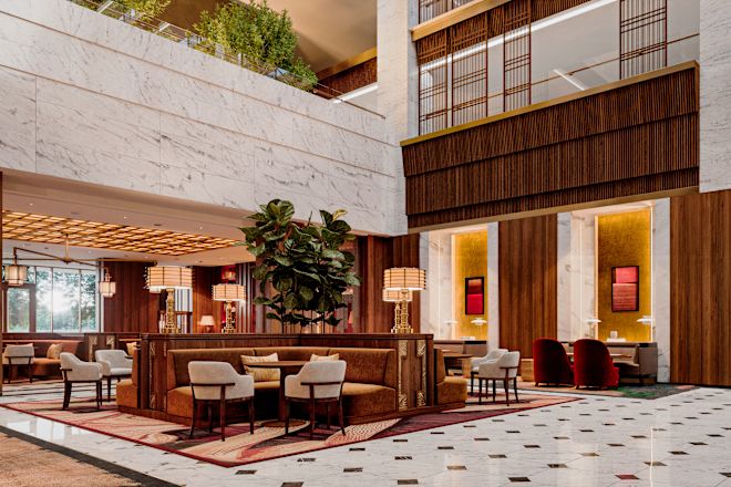 Просторная зона отдыха в вестибюле с естественным освещением и декоративными растениями