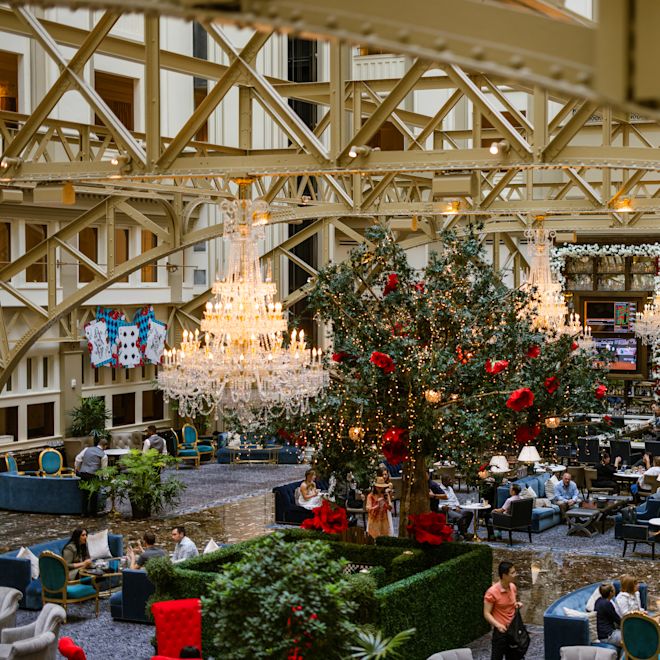 Peacock Alley restaurant, guests in the dining room and bar & lounge area