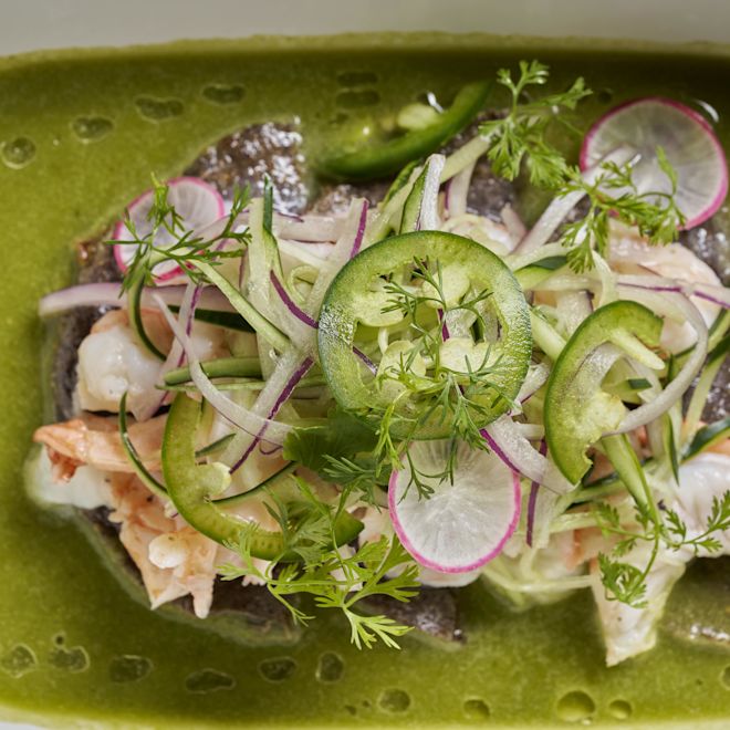 Salată pe farfurie la restaurantul Chiringuito