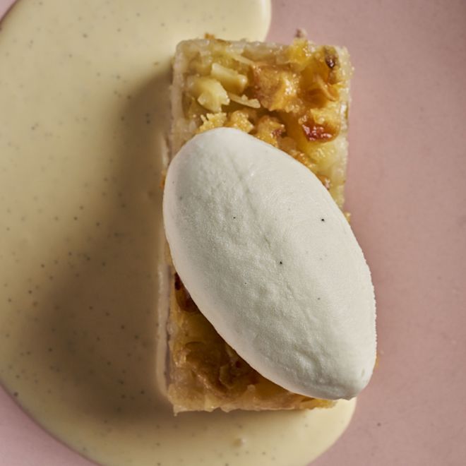 Desert pe o farfurie la restaurantul Maratea