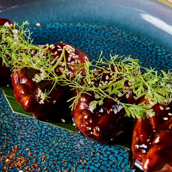 Vas Signature cu plante la restaurantul Kengai