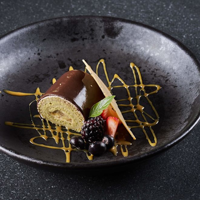 Desert cu fructe proaspete pe o farfurie la restaurantul Kengai