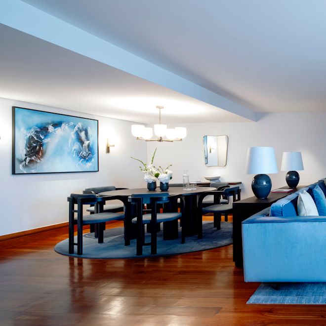 Suite Presidential - Zona soggiorno, tavolo da pranzo, divano, TV