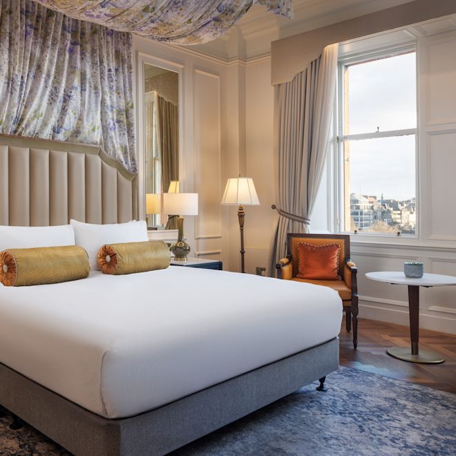 1 queen bed guest room