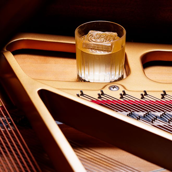 Koktail dan Musik di Restoran The Court