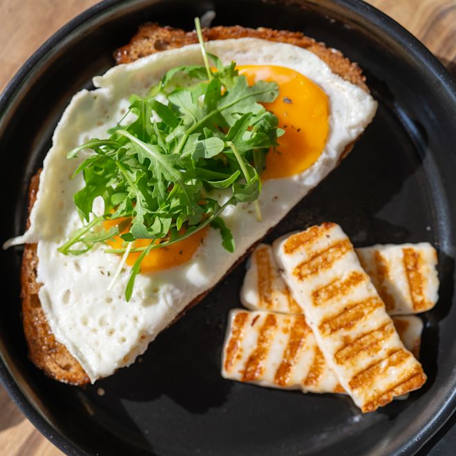 ロビーカフェのテラスでお召し上がりいただけるお食事