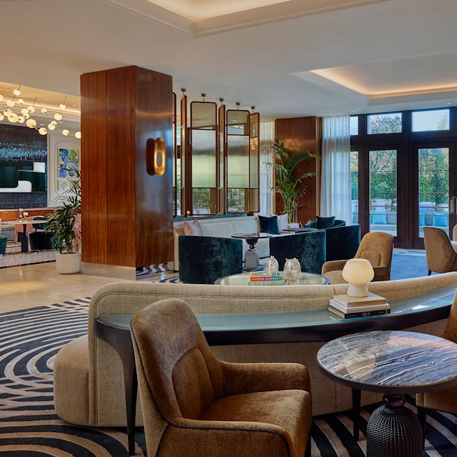 Aula Silhouette-kokoushuoneeseen