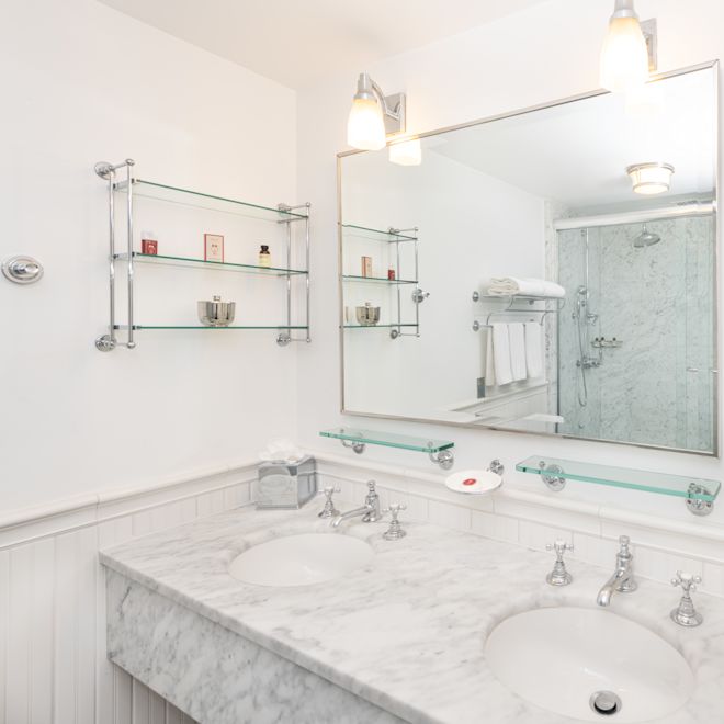 Bathroom with sink and mirror