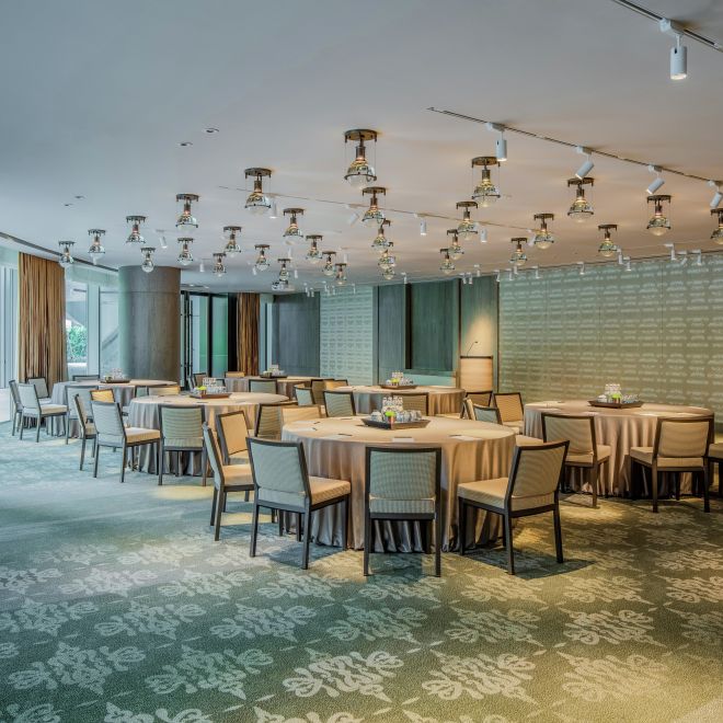 Meeting Room With Round Table Setup