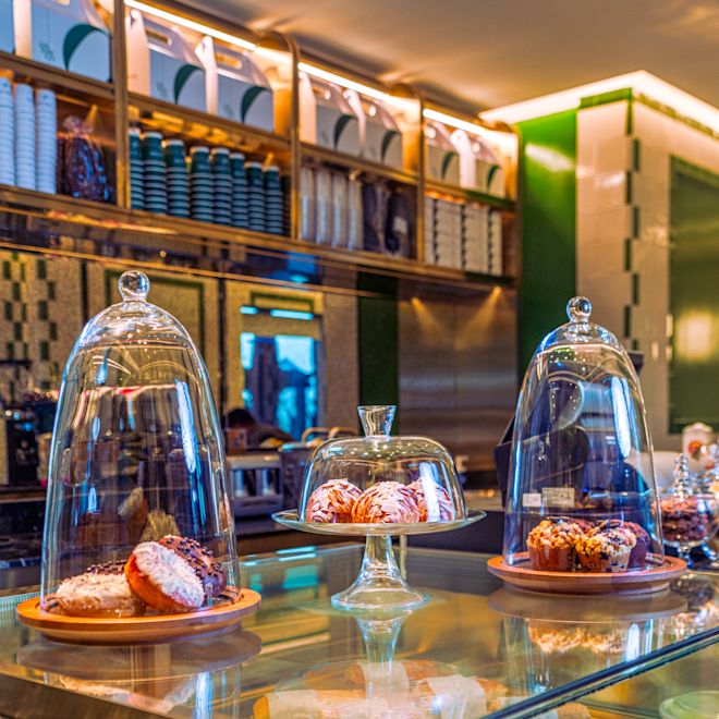 「ヴォランテ・レストラン」、ペストリーとケーキのカウンター