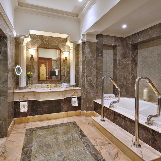 Royal Suite Bathroom Whirlpool