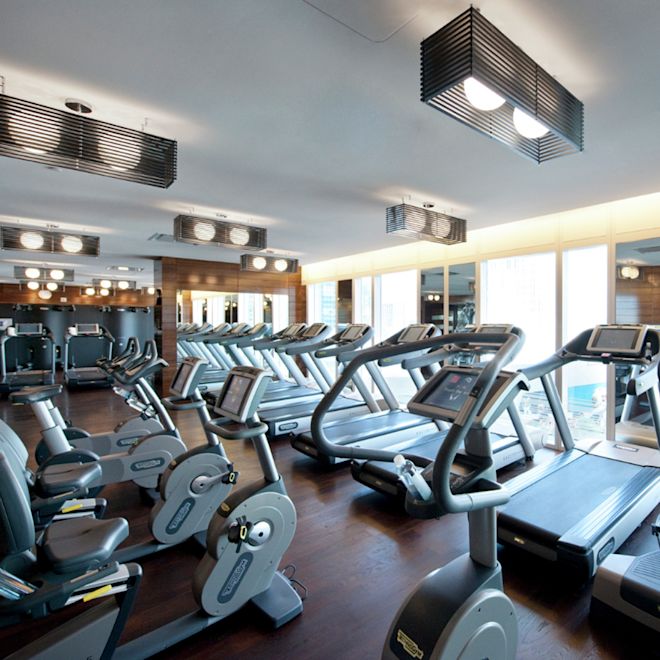 Treadmills and Exercise Bikes in Fitness Center 