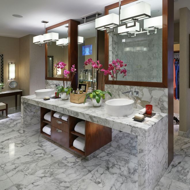 Dynasty Suite Bathroom