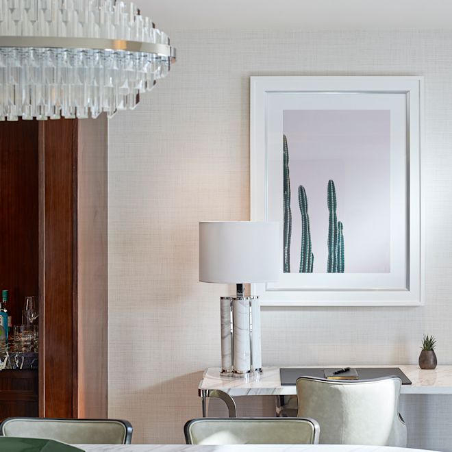 guestroom dining area