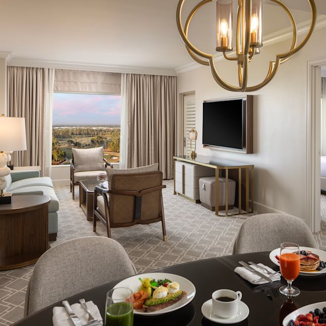 lounge suite tamu dan area bersantap, pemandangan jendela, Layanan Kamar tidak termasuk dalam kamar