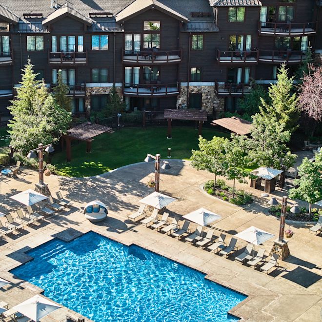 Zona piscinei Hotelului Waldorf Astoria Park City