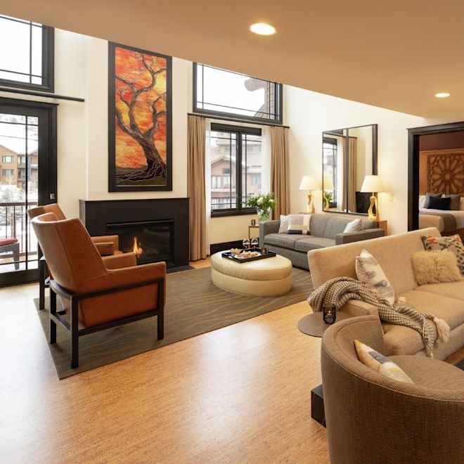 Zonă de lounge cu scaune confortabile