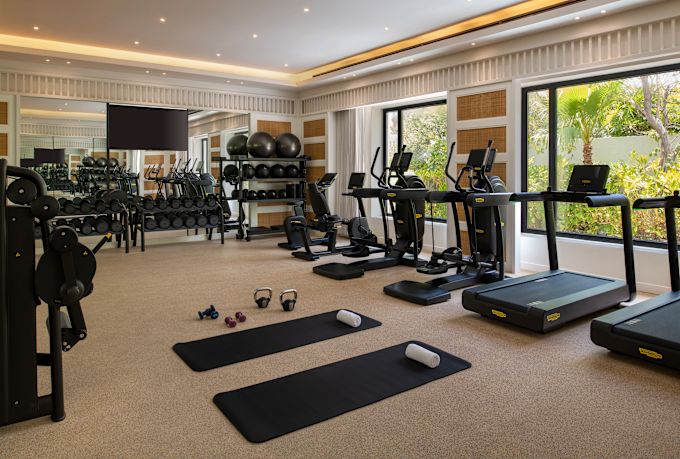 Fitness center con attrezzature moderne