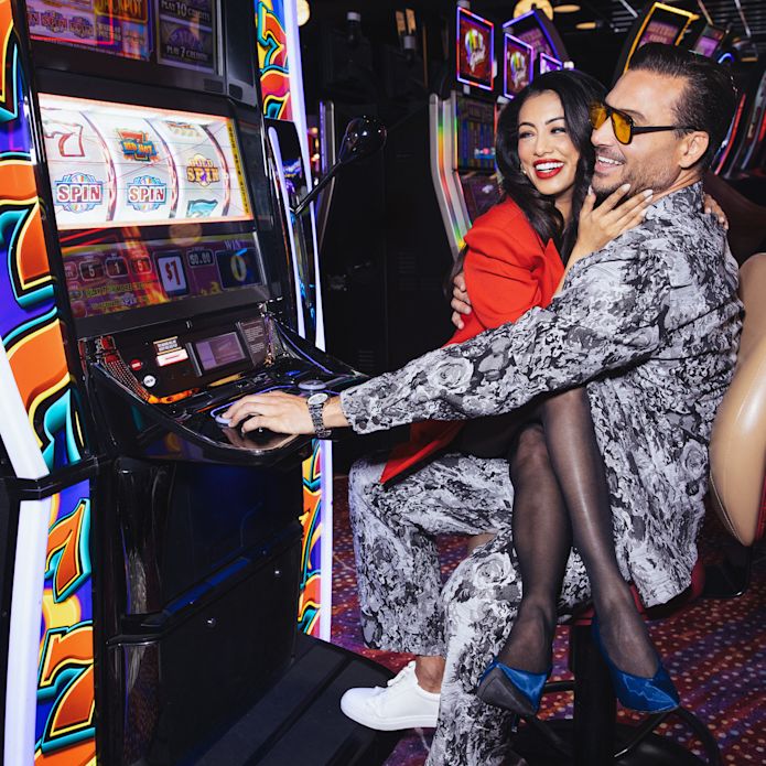 Persone che giocano a un casinò