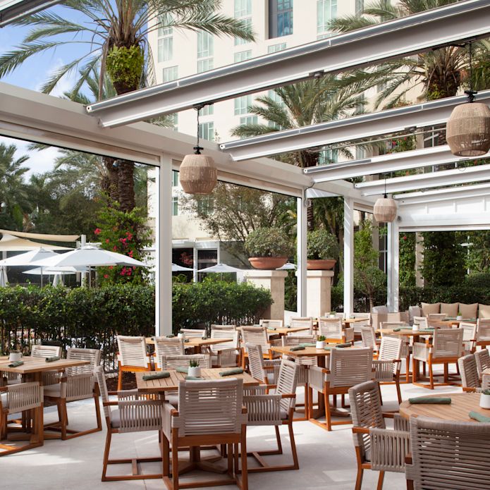 Ruang Makan di Restoran Mezze