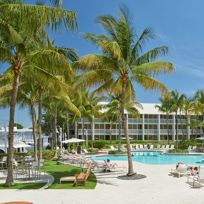 Veranda Oturma Alanı Bulunan Açık Havuz