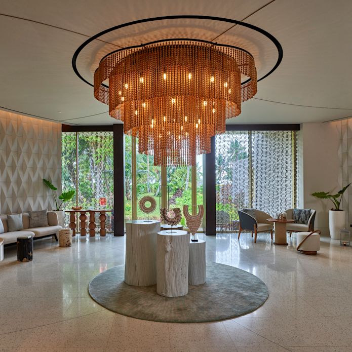 Empfangsbereich des Spa mit komfortablen Sitzgelegenheiten