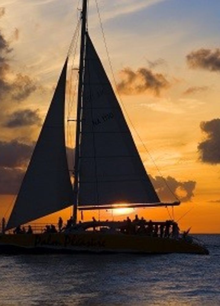 Bateau au coucher du soleil