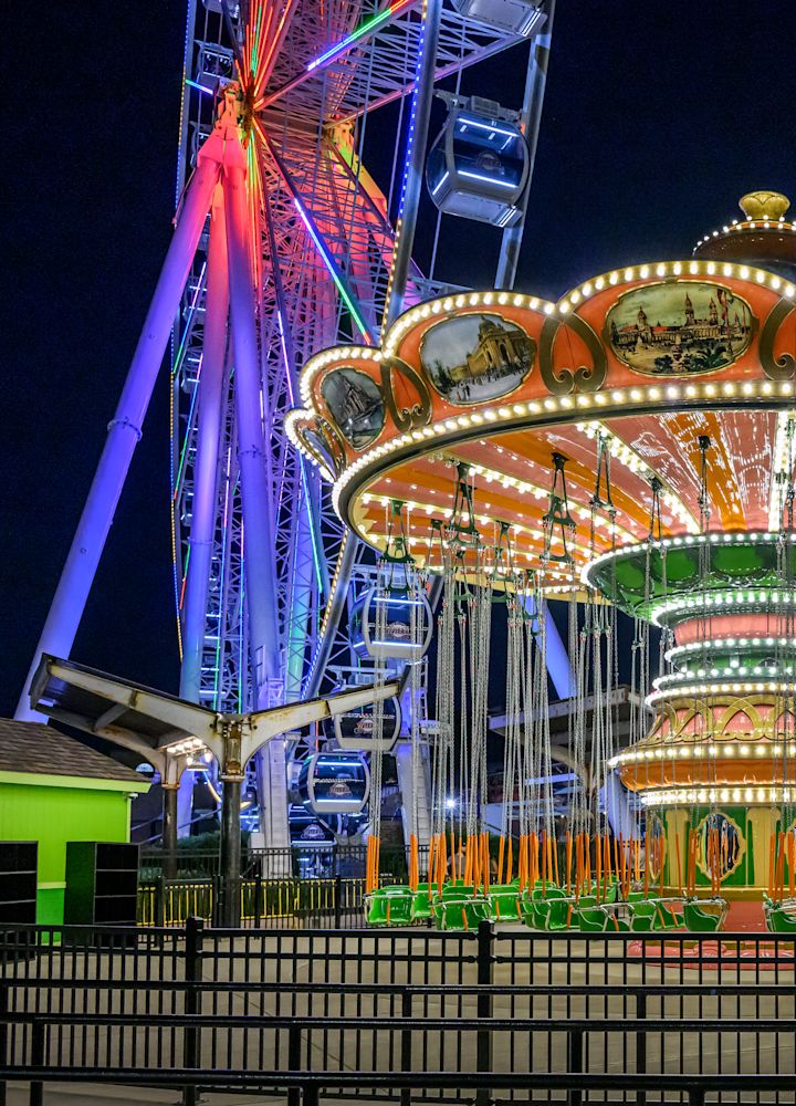 复古旋转木马，假日灯光装饰