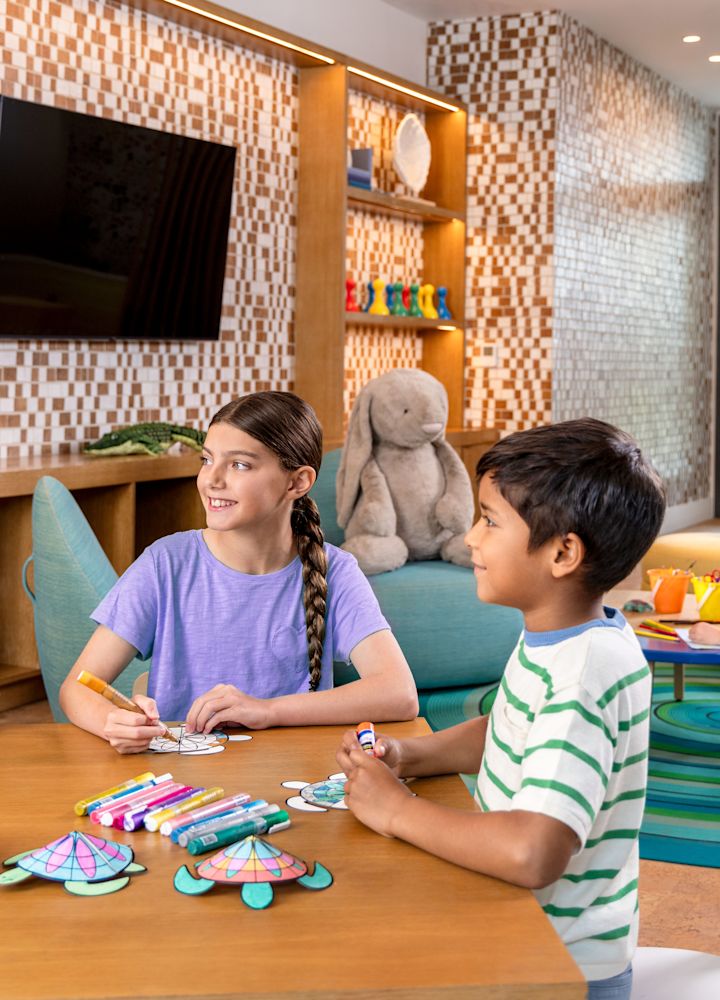 bambini che giocano nel club per bambini