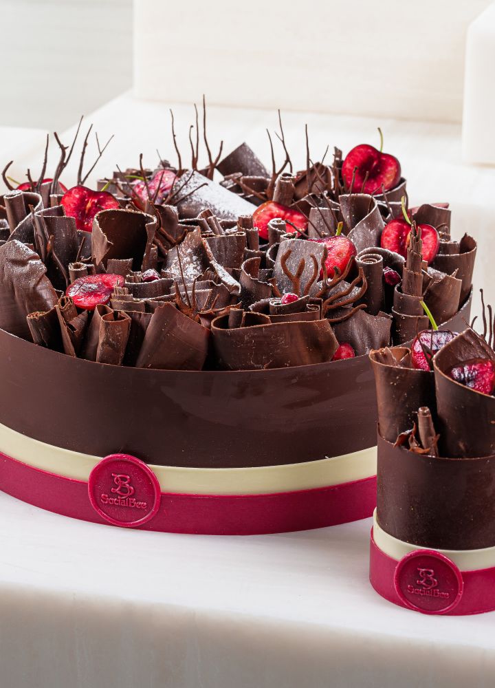 Social bee Berry Cake with smaller cake beside