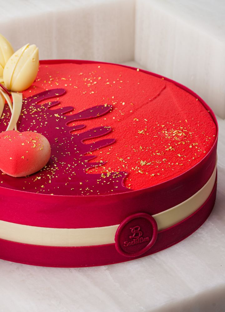 Social Bee Top Down Red Love Cake alternate angle