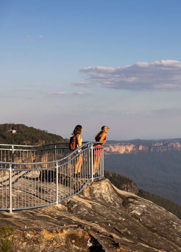 Due ragazze con vista panoramica