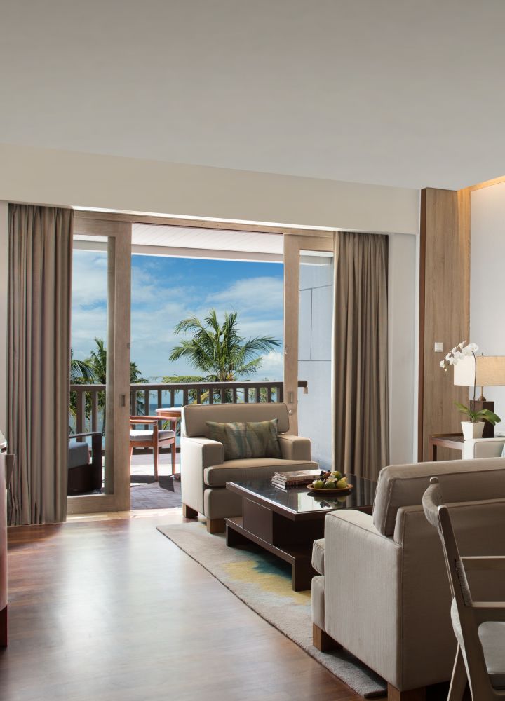 Ocean Suite Living Room with Couches, Table