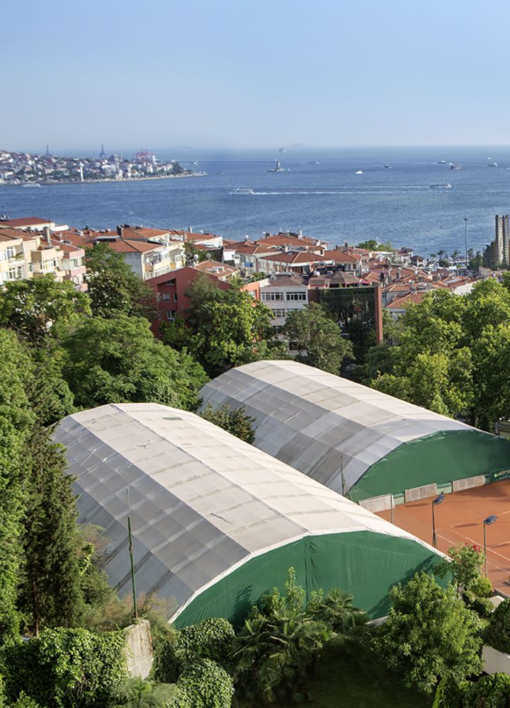Tennisplatz und Sportzentrum "Clay"