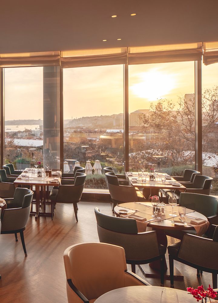 Manzara Restoran’da Şehir Manzaralı Yeme İçme Alanı
