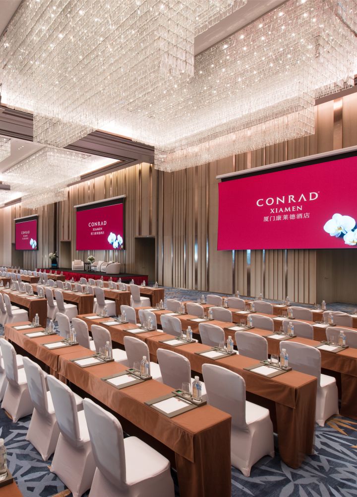 Conrad Ballroom is 760㎡ and the height is 8m with pillarless inside.