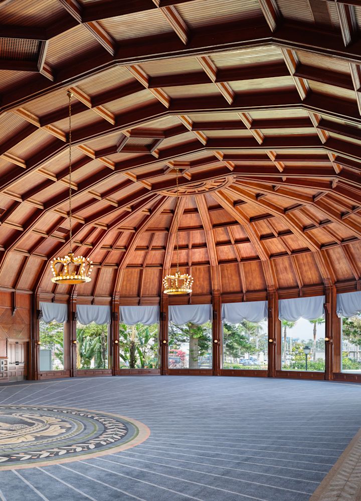 Large Crown Room for Events