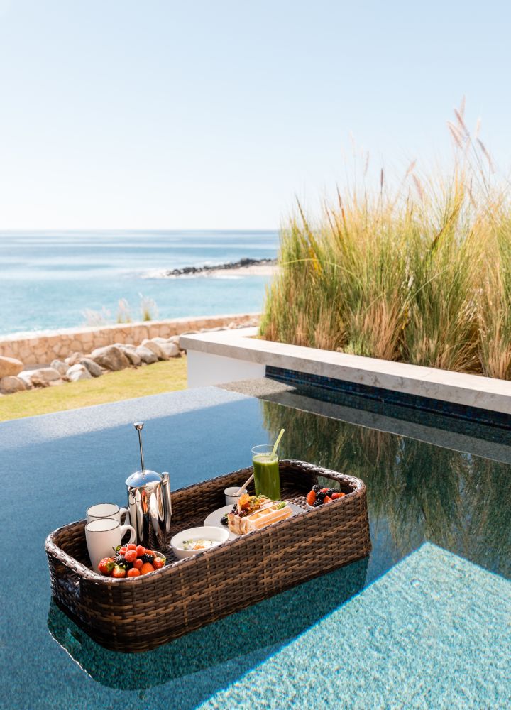 Speisen und Getränke am privaten Swimmingpool