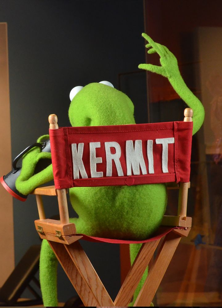 kermit the rana sentado en una silla