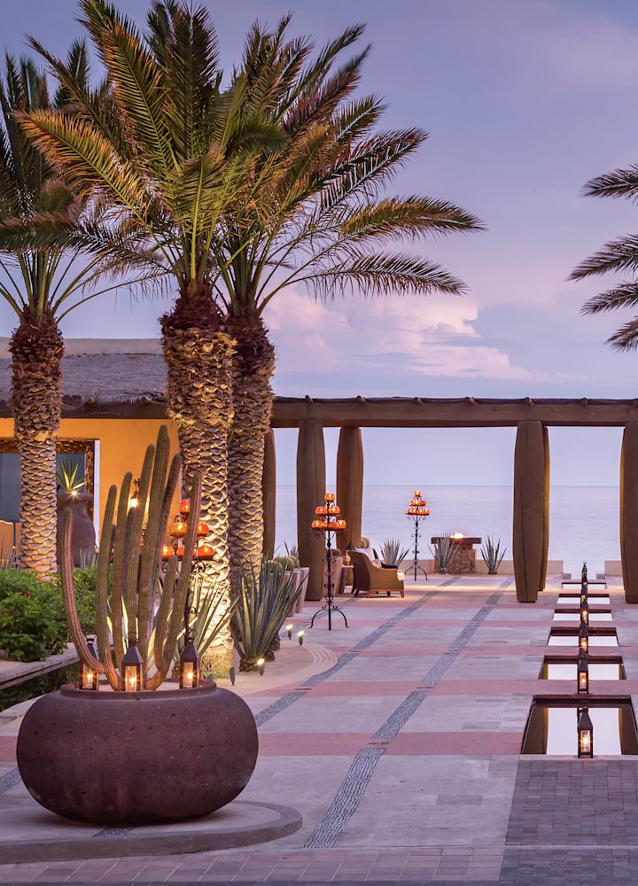 Camino hacia la playa desde el parque del resort