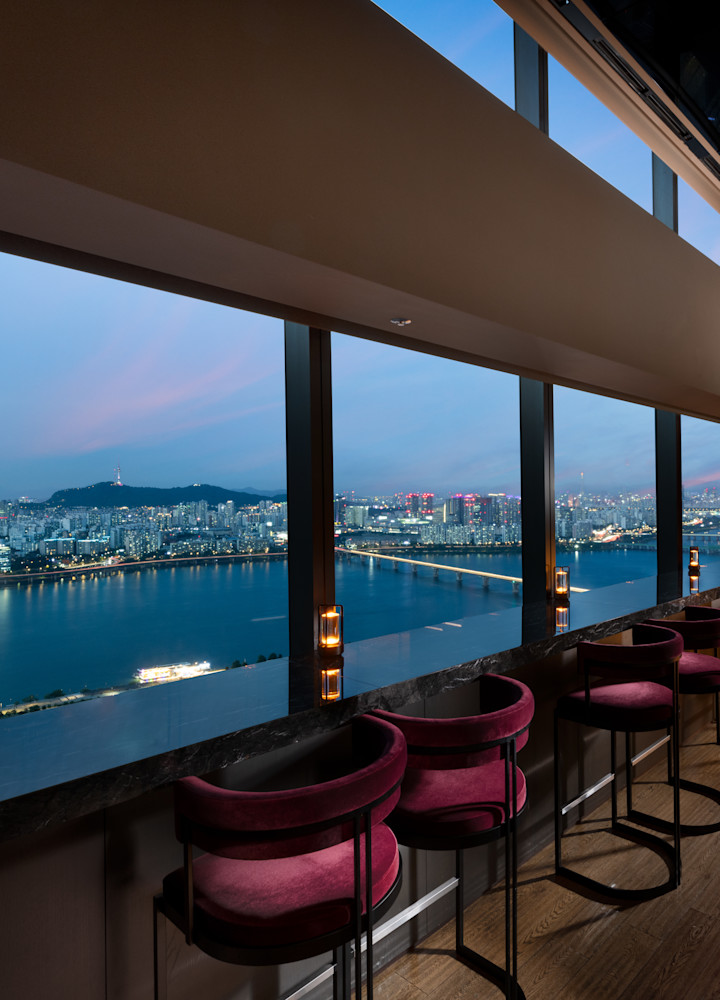 37GRILL e BAR com vista para Seul e o rio Han
