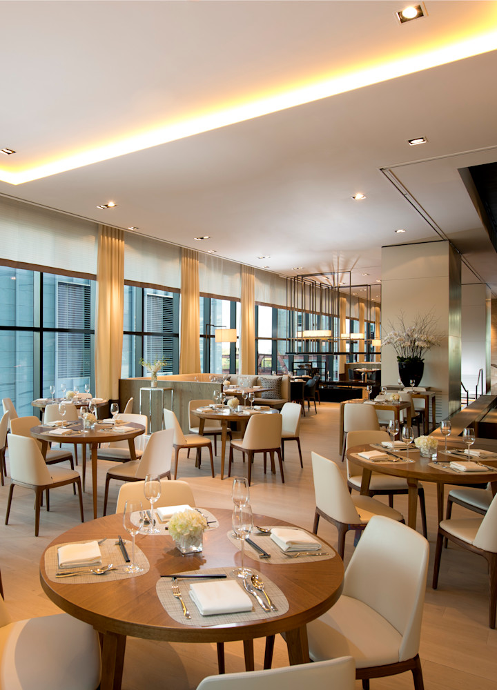 Área de restaurante espaçosa