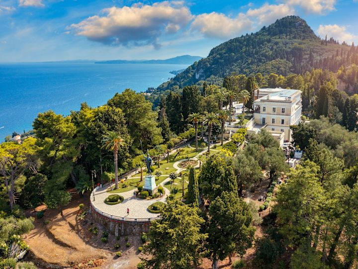 Дворецът Ахилеон на остров Корфу