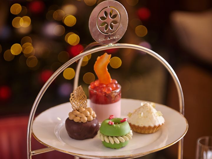 sélection de gâteaux sur plateau