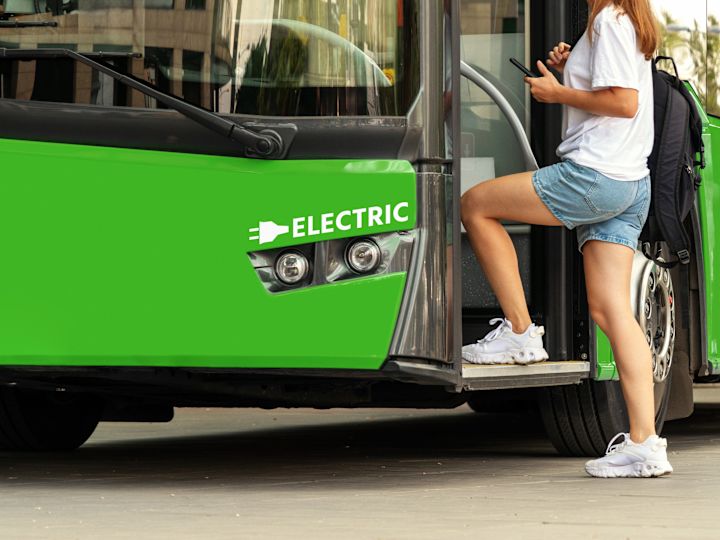 Femme prenant une navette