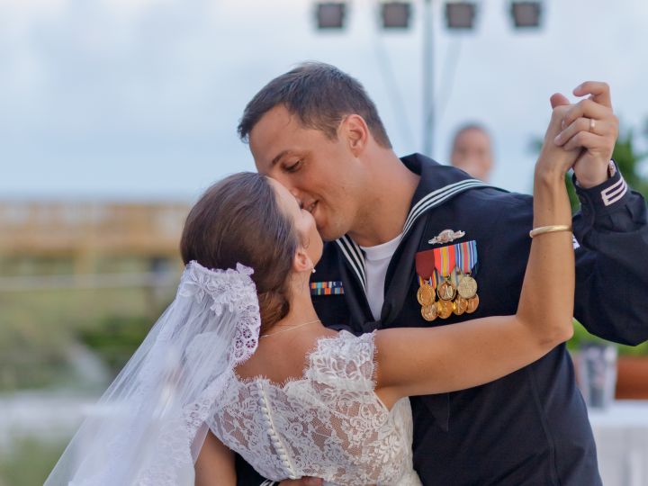 สะพานและการเต้นรํากรูม