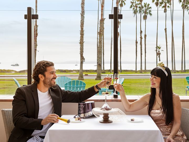 couple toasting at outdoor table